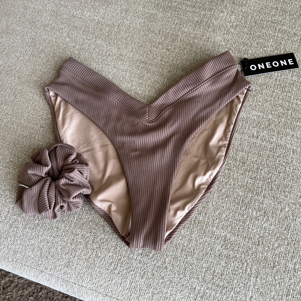 Oneone Swimwear bottoms, size M coco